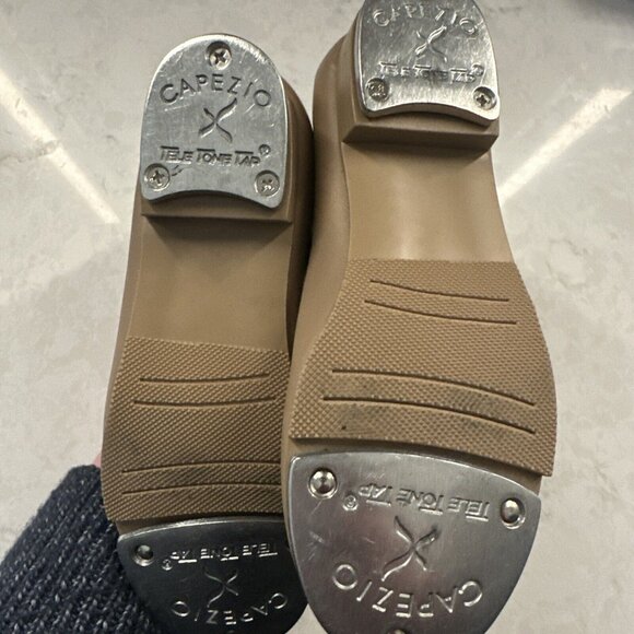 Capezio Tap Shoes Girls 11 M Tan Nude Dance Class Easy On Performance Classic - Picture 6 of 9